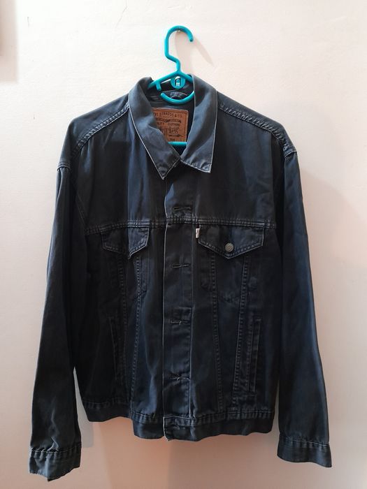 Blusão de ganga Levis Strauss tamanho   L cor azul com pouco uso.