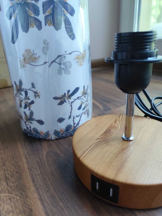 Lampka nocna dotykowa ściemniana do sypialni 2 porty ładowania USB