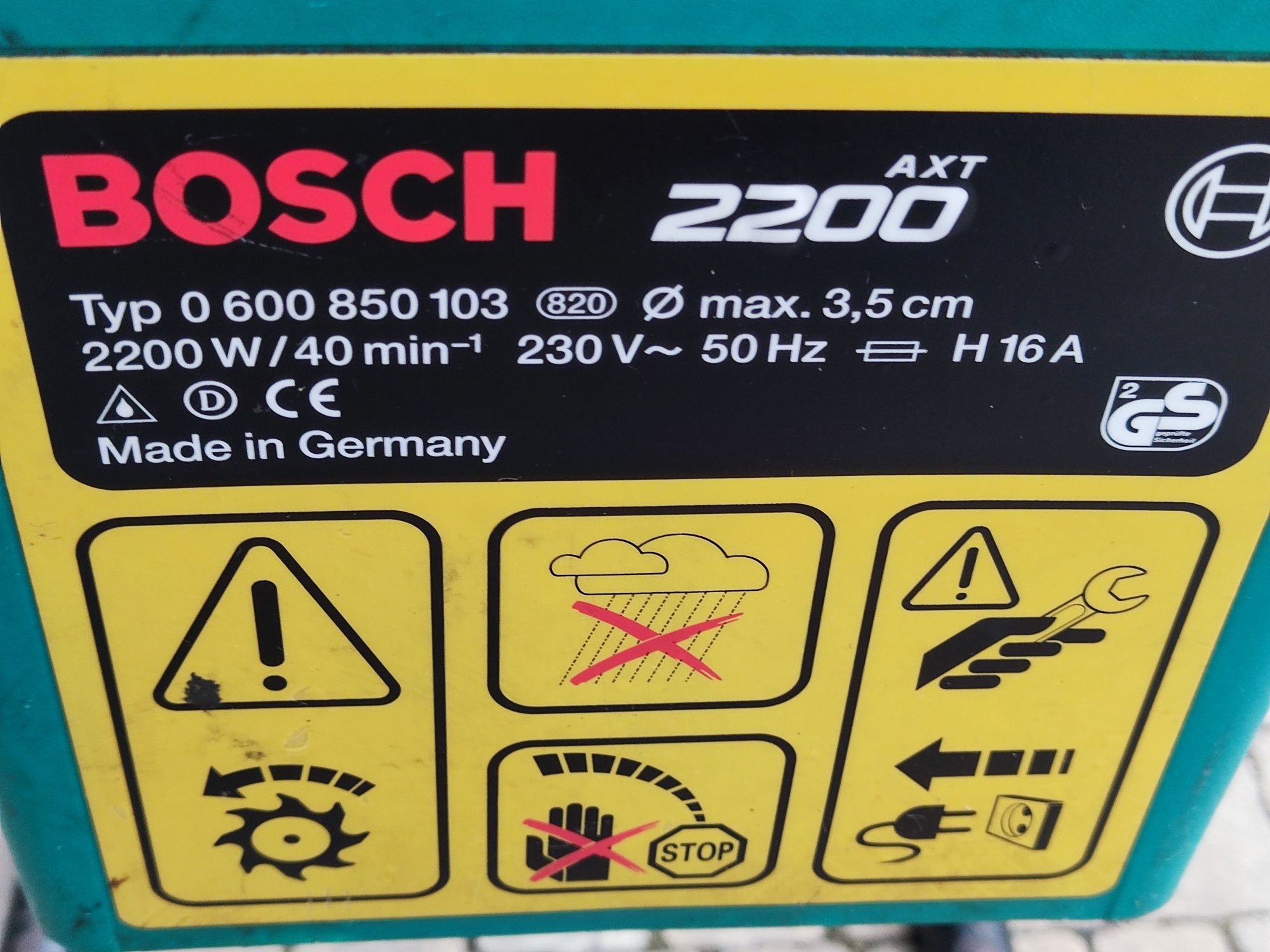 Rozdrabniacz do gałęzi frezowy, walcowy BOSCH AXT 2200