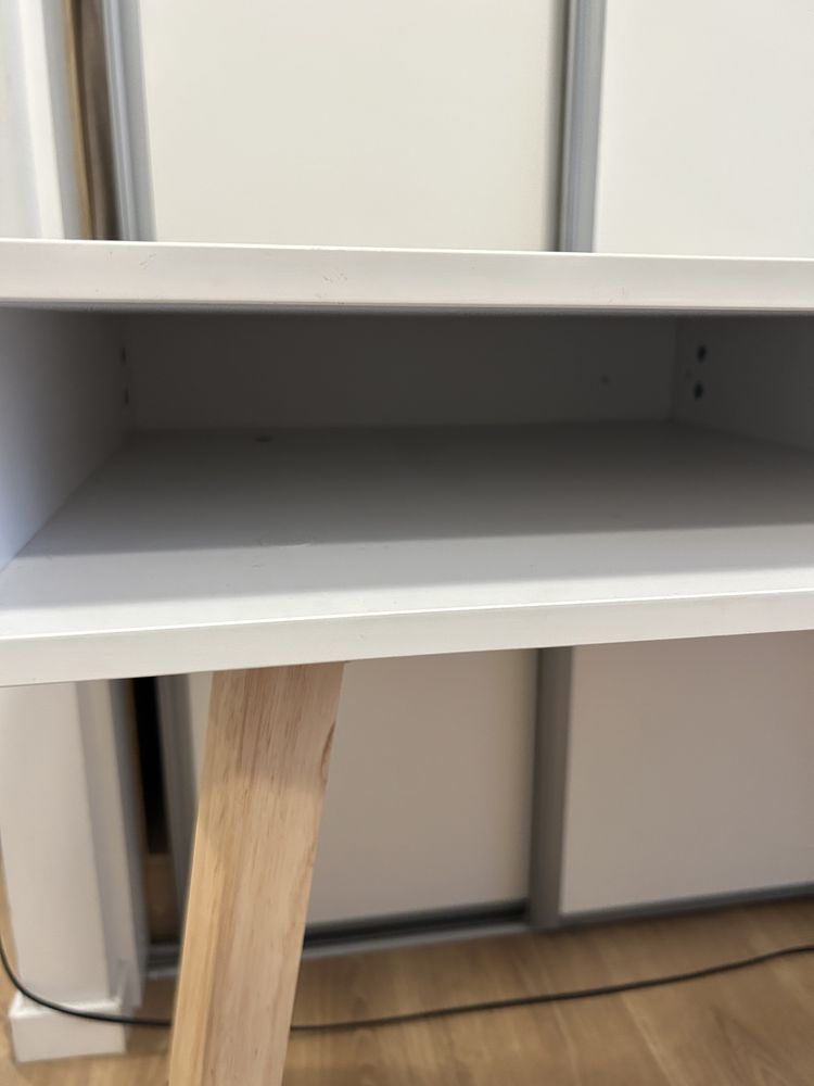 Biurko Jysk Tamholt 100x50 biały blatni drewniane nogi