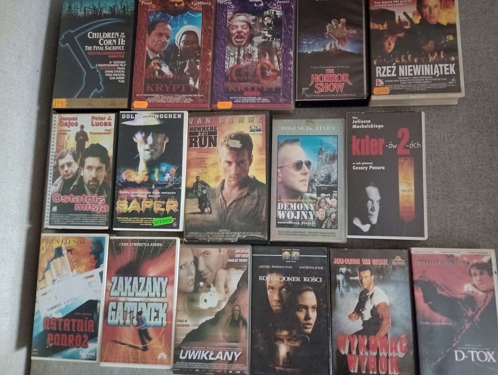 Polosiadam rózne tytuly filmow VHS  na sprzedaż , ceny indywidulane