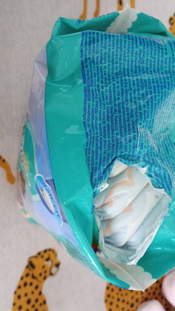 8 szt Pampers splashers pieluchomajtki do wody