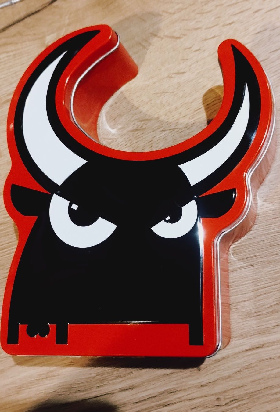 Puszka metalowa, pojemnik na ciastka, cukierki, śrubki Byk Bad Toro