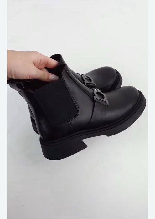 Жіночі ботинки, чобітки, ботільйони 38 р