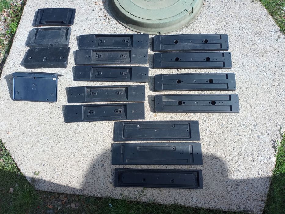 Подіум номерного знаку tesla