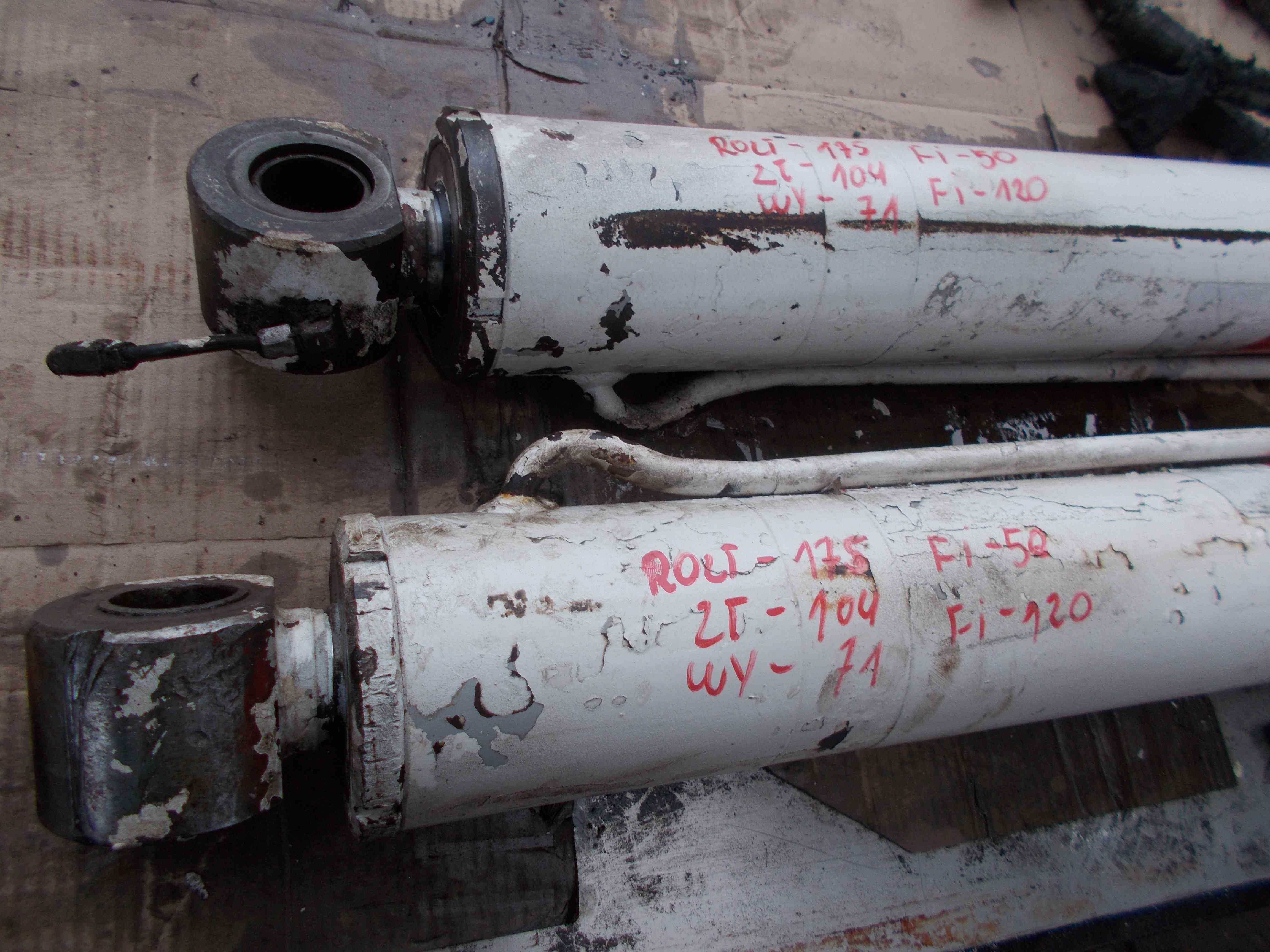 Siłownik hydrauliczny dwustronnego działania 175cm rozłożony