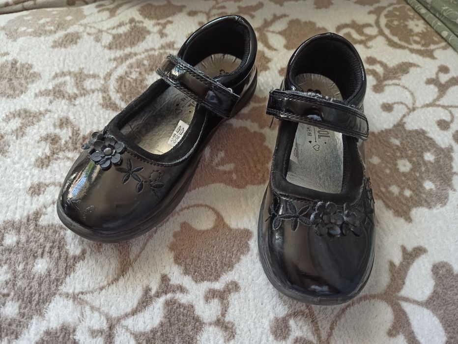 Czarne buty lakierki baleriny rozmiar 32