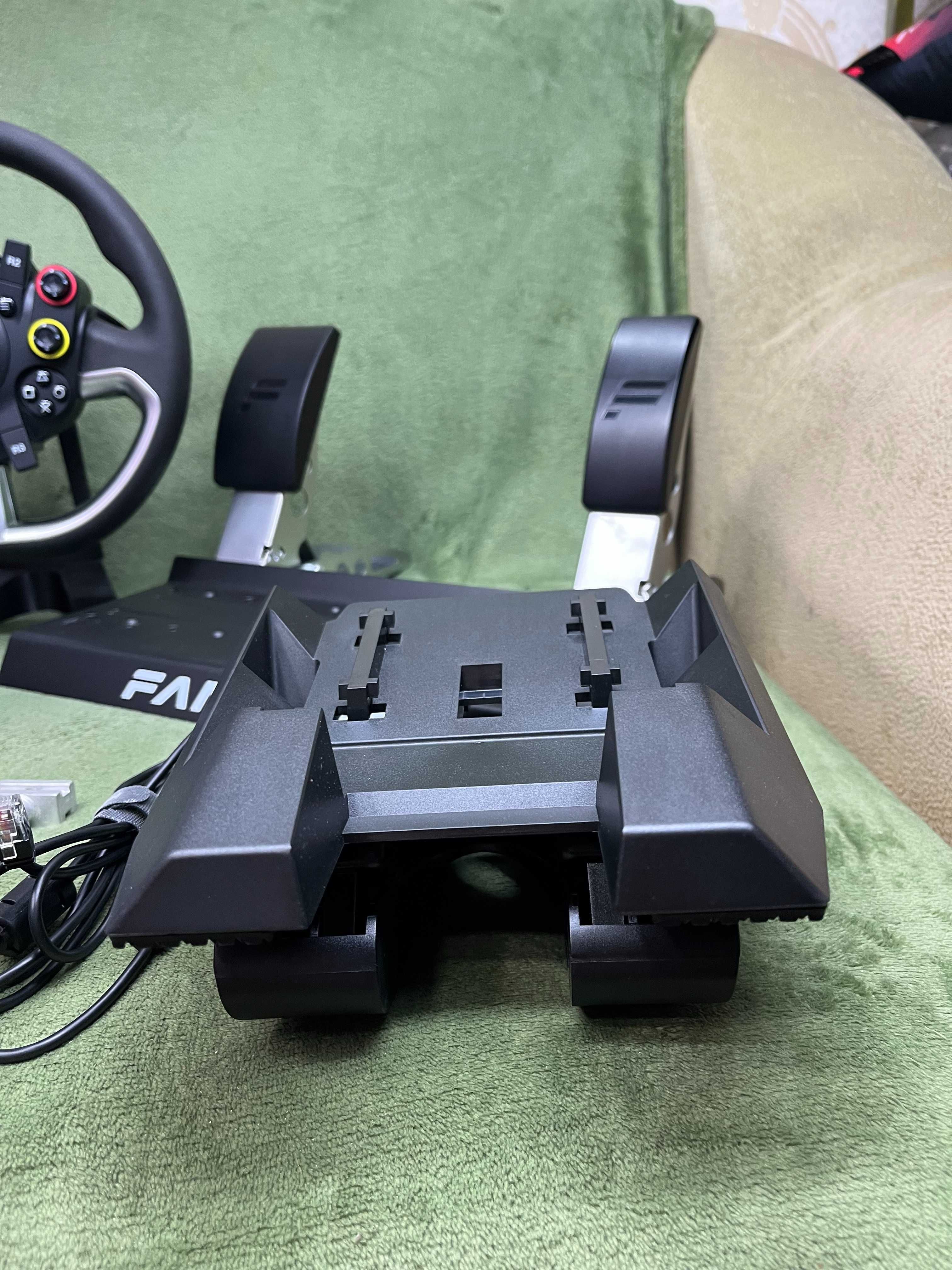 Ігрове кермно ЯК НОВЕ Fanatec Gran Turismo DD Pro (5 Nm) Ready2Race