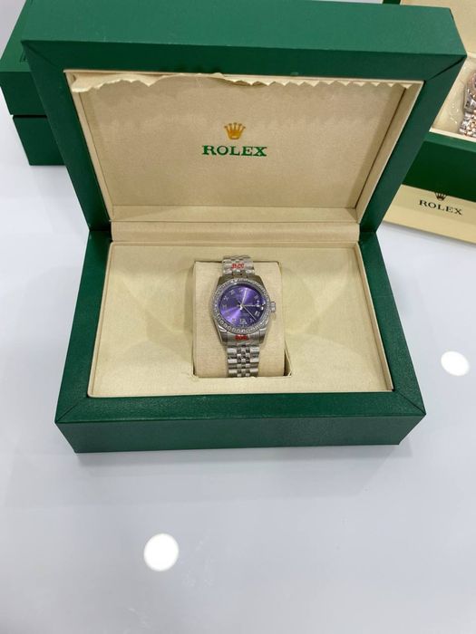 Годинник Rolex в різних кольорах