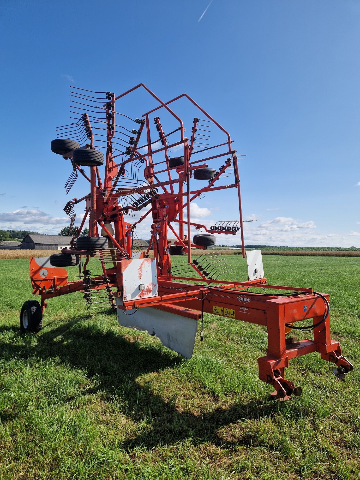 Zgrabiarka dwukaruzelowa Kuhn 7301 ,tandem, skrętna oś