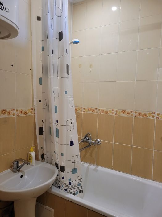 Оренда 2 км.кв.вул.Довженка,площа-35 м.кв,без техніки і меблів,вільно