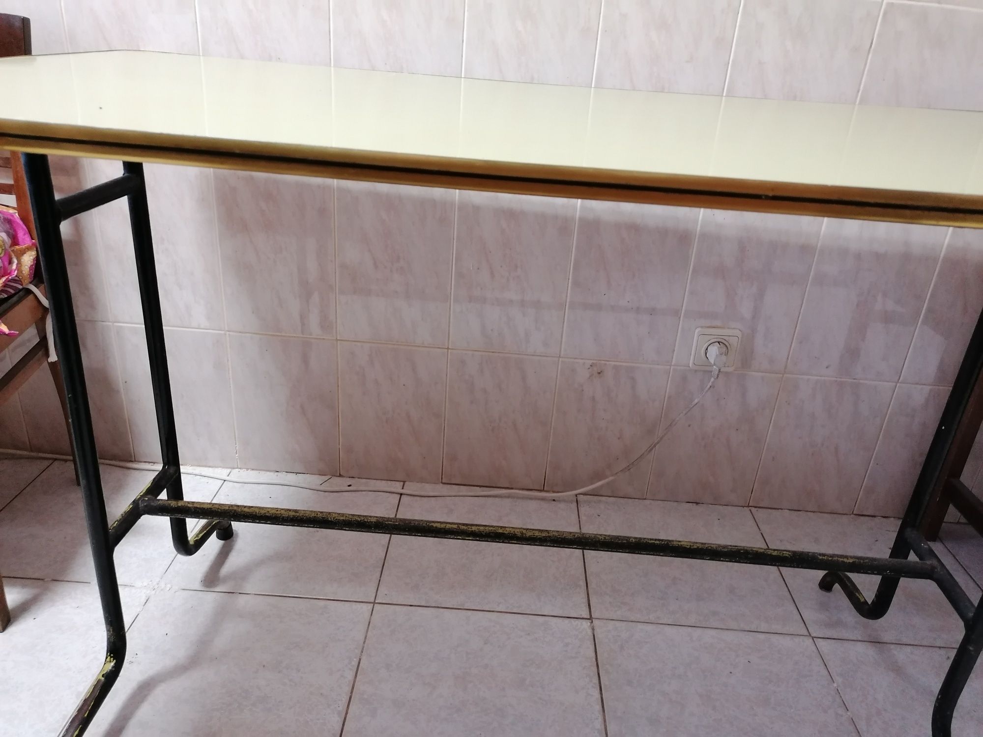 Mesa de cozinha retangular 130x70