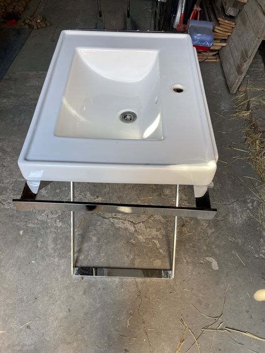 Umywalka ze stelażem