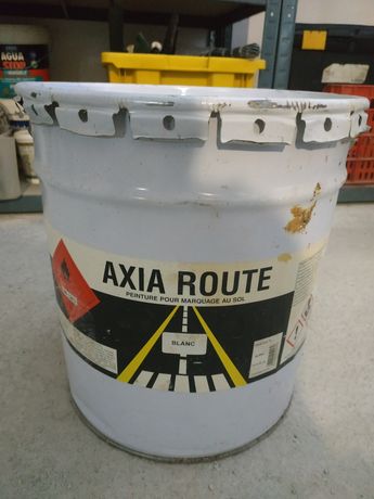 Tinta branca Axia Route para revestimento asfalto, betão ou cimento
