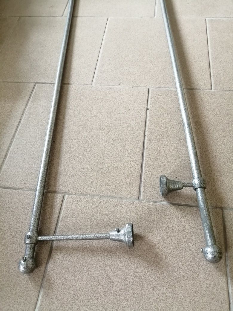 Sprzedam 2 karnisze pojedyncze