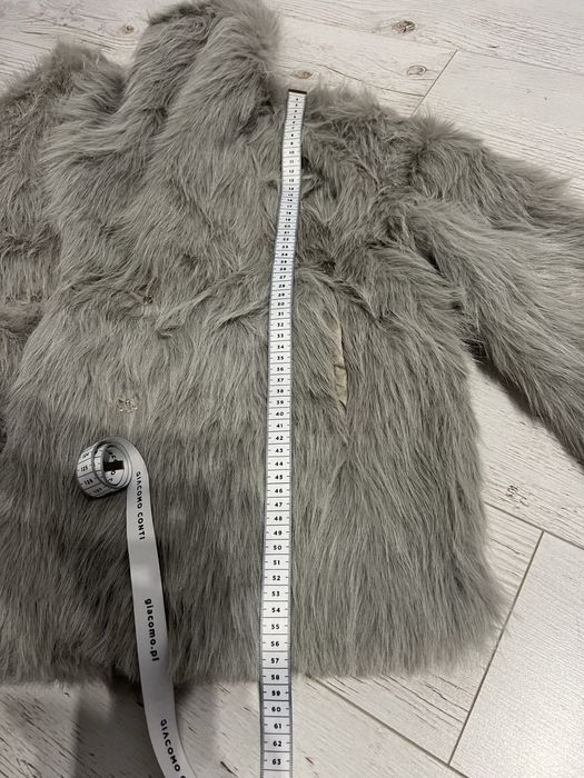 Szare futro z kołnierzem