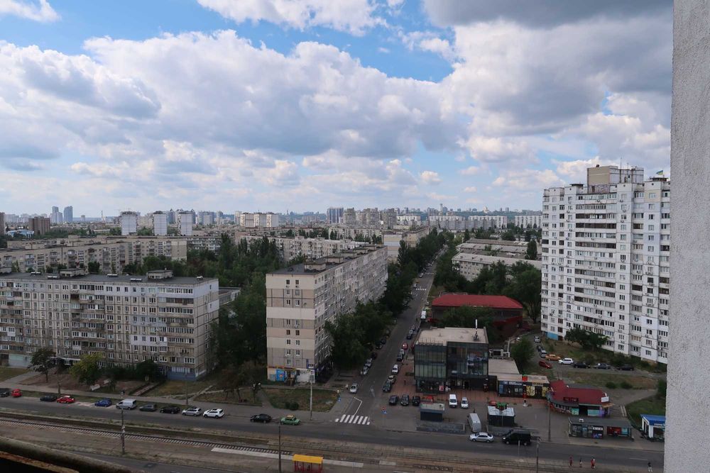 1 кімнатна квартира м. Чернігівська 34,6/16,3/8,2, Братиславська