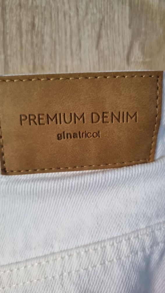 Białe spodnie damskie. Premium Denim.