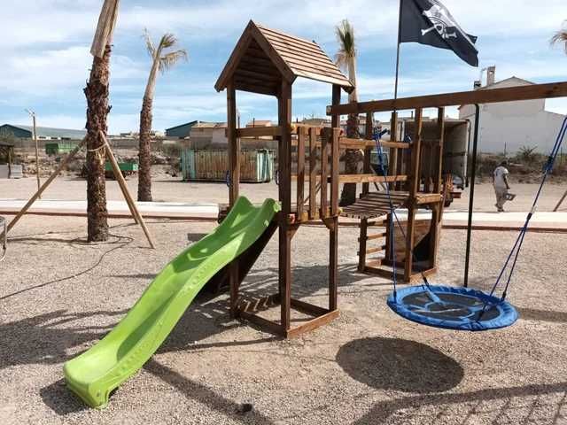 Parque infantil ponte suspensa, baloiços, bomberos, barco, escorrega