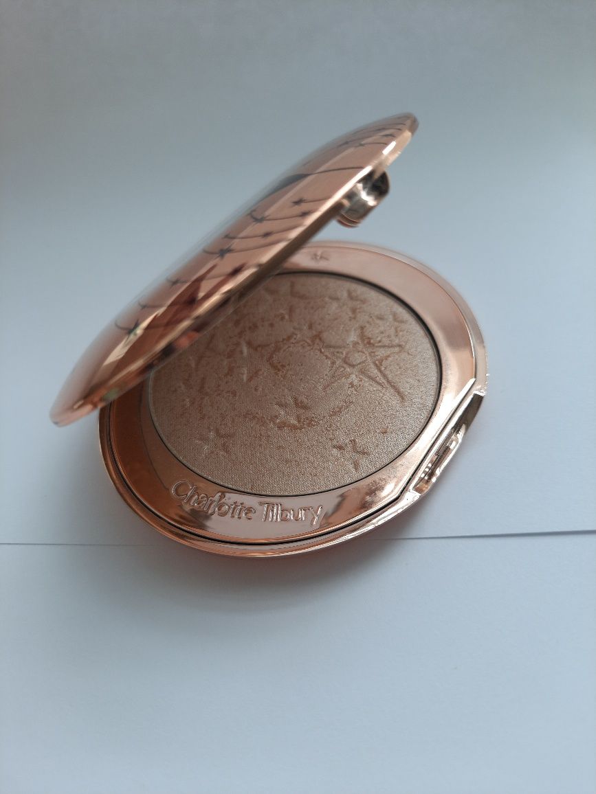 Charlotte Tilbury rozswietlacz glow glide moonlight glow