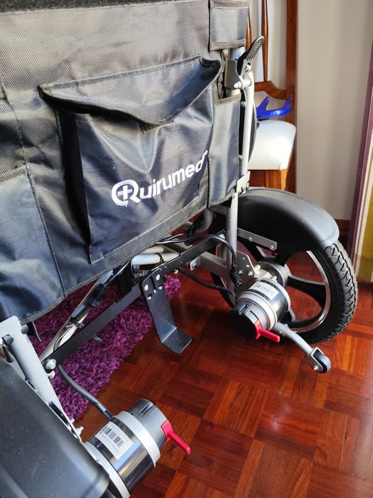 Cadeira de rodas elétrica praticamente nova , bateria a 100%