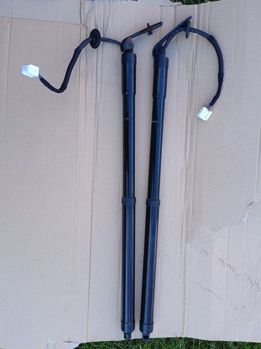 Siłowniki klapy bagażnika