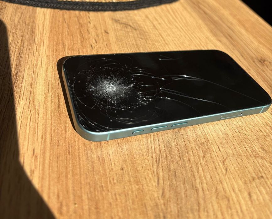 Iphone 16 zbity ekran