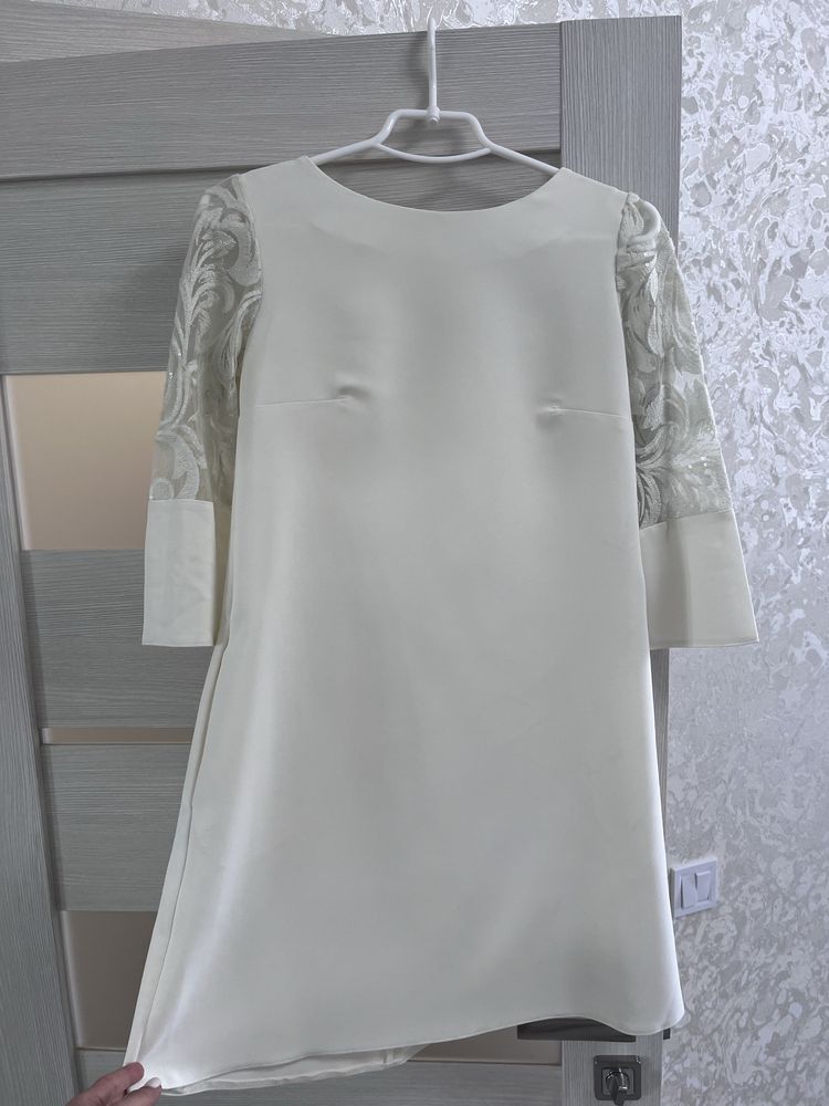 Продам платье с паетками цвета айвори