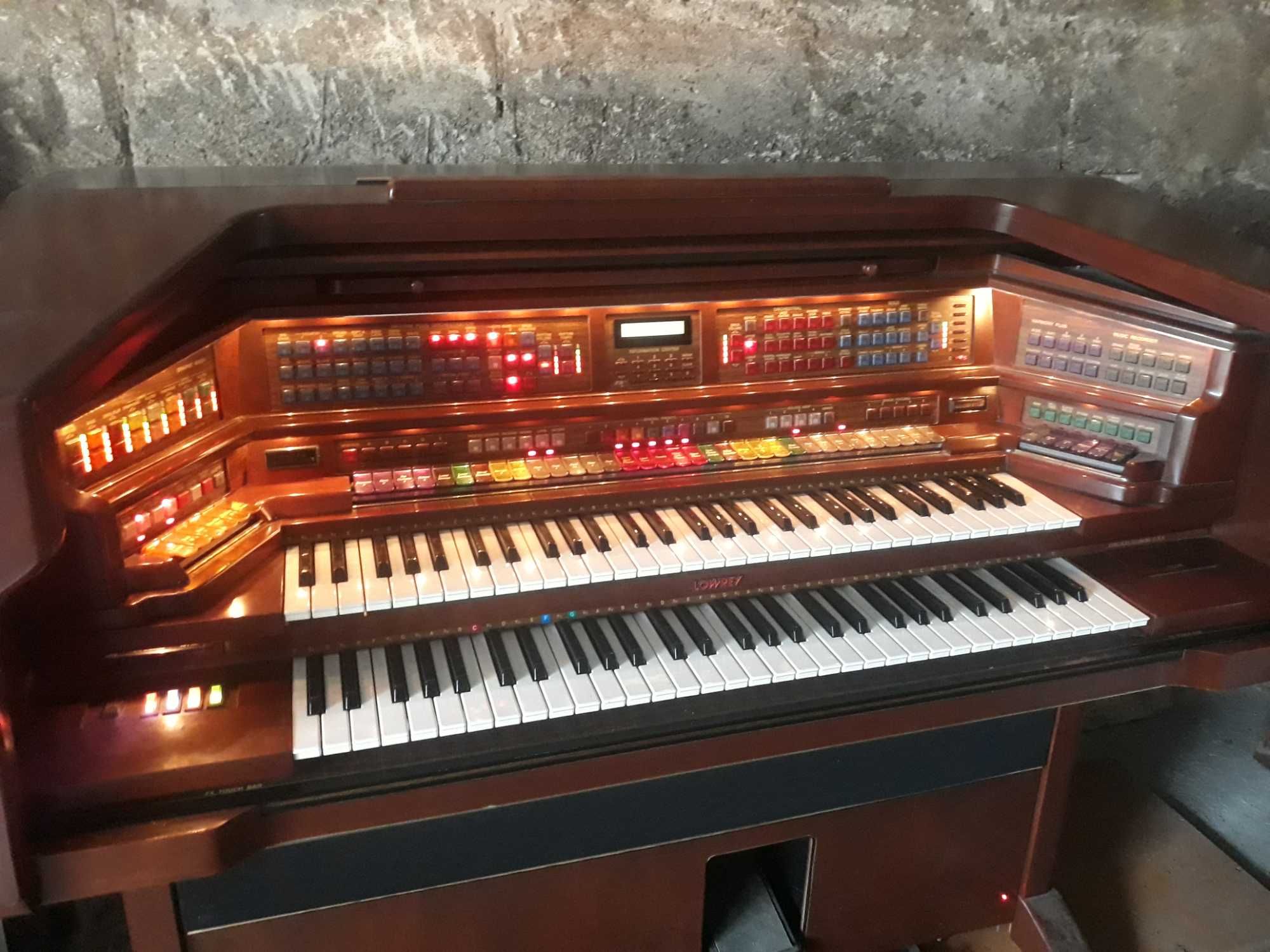 Organy Elektryczne LOWREY