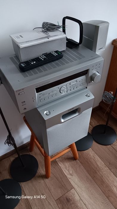 Amplituner SONY, kino domowe idealne do średnich i małych pomieszczeń.