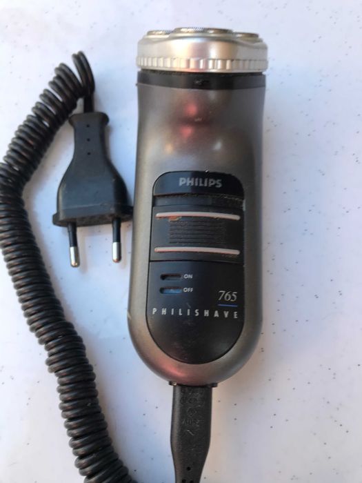 Электробритва Филипс на три ножа