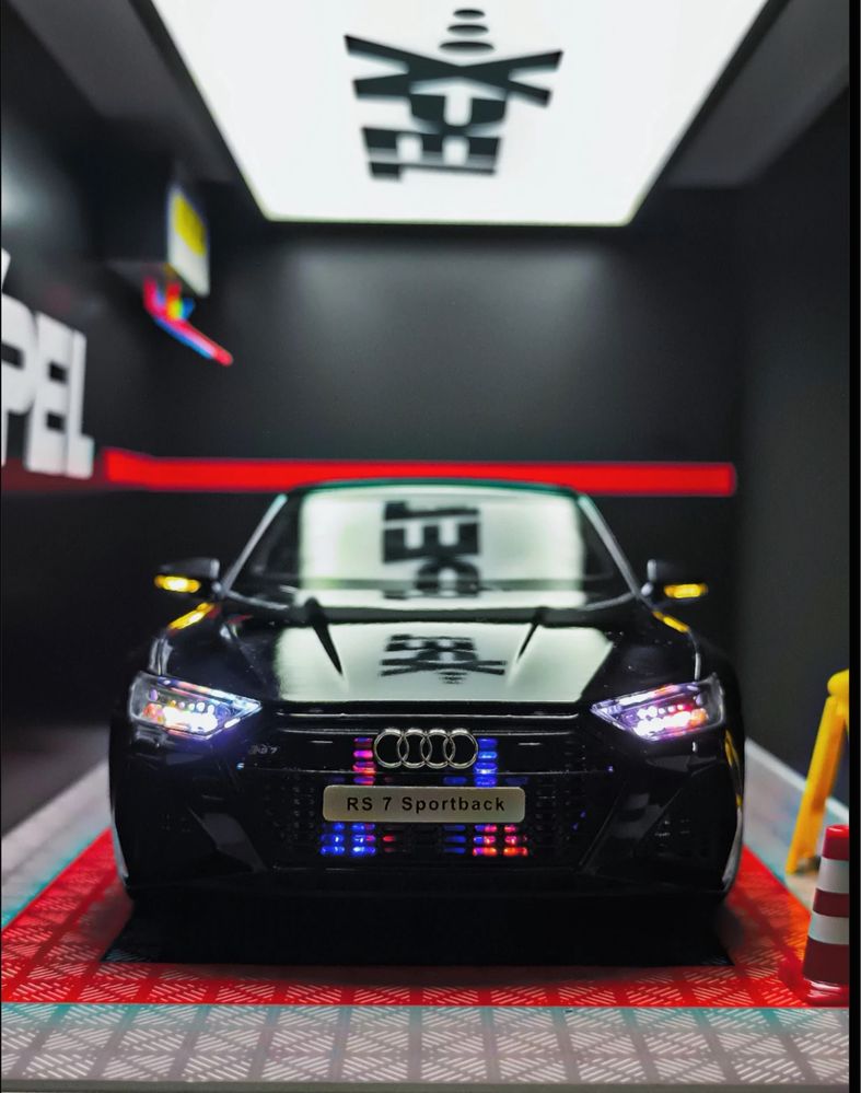 Машинка в масштабі 1/18 audi rs7 з ключем