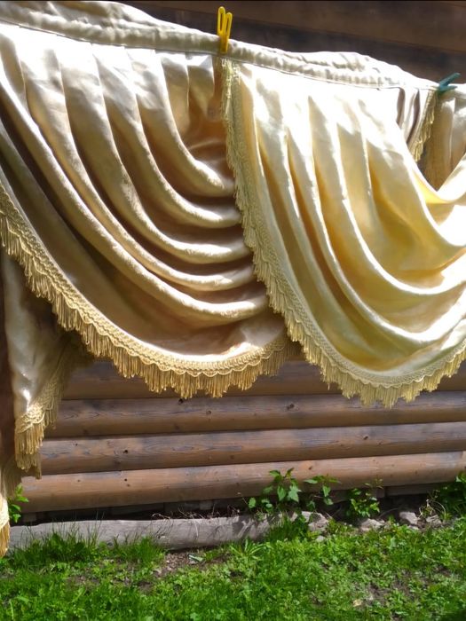 Красиві ламбрекени для залу чи вітальні, комплекти