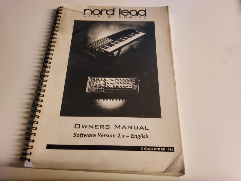 Nord Lead 2X versão teclado + Mala de transporte
A