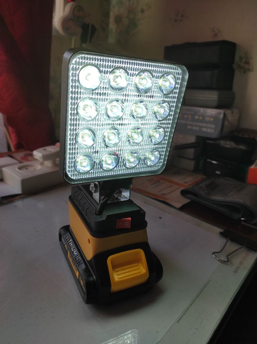 Портативный фонарь, прожекторів аварийный, для Dewalt AKБ 18 вольт 4дю