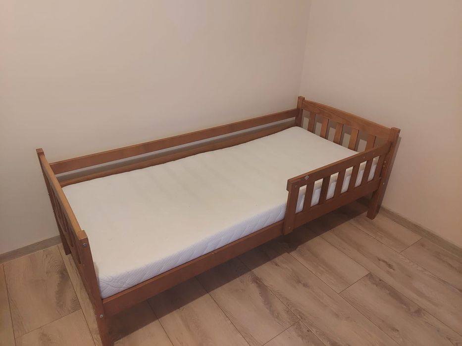 Łóżko dziecięce z materacem