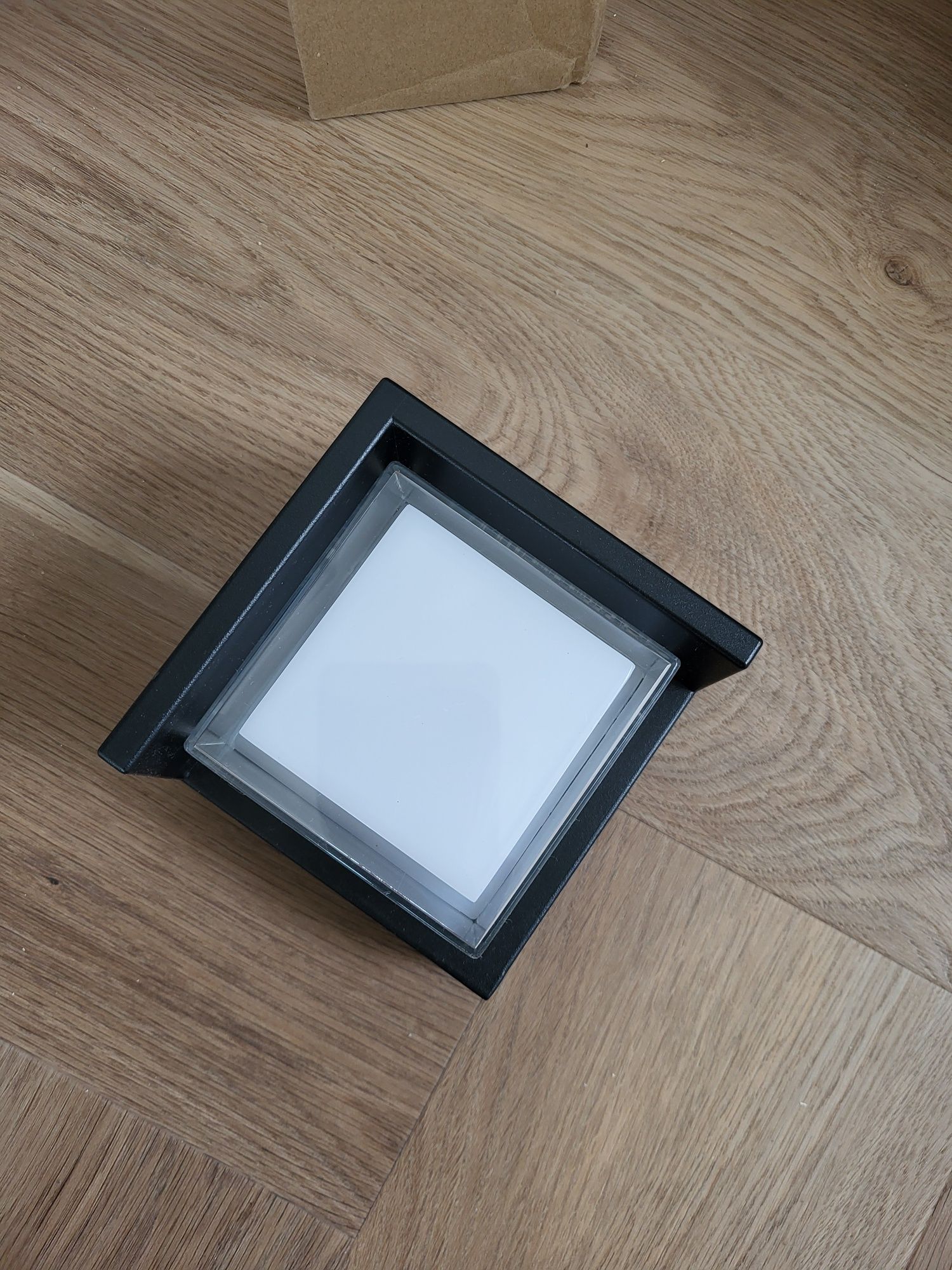 Lampa zewnętrzna