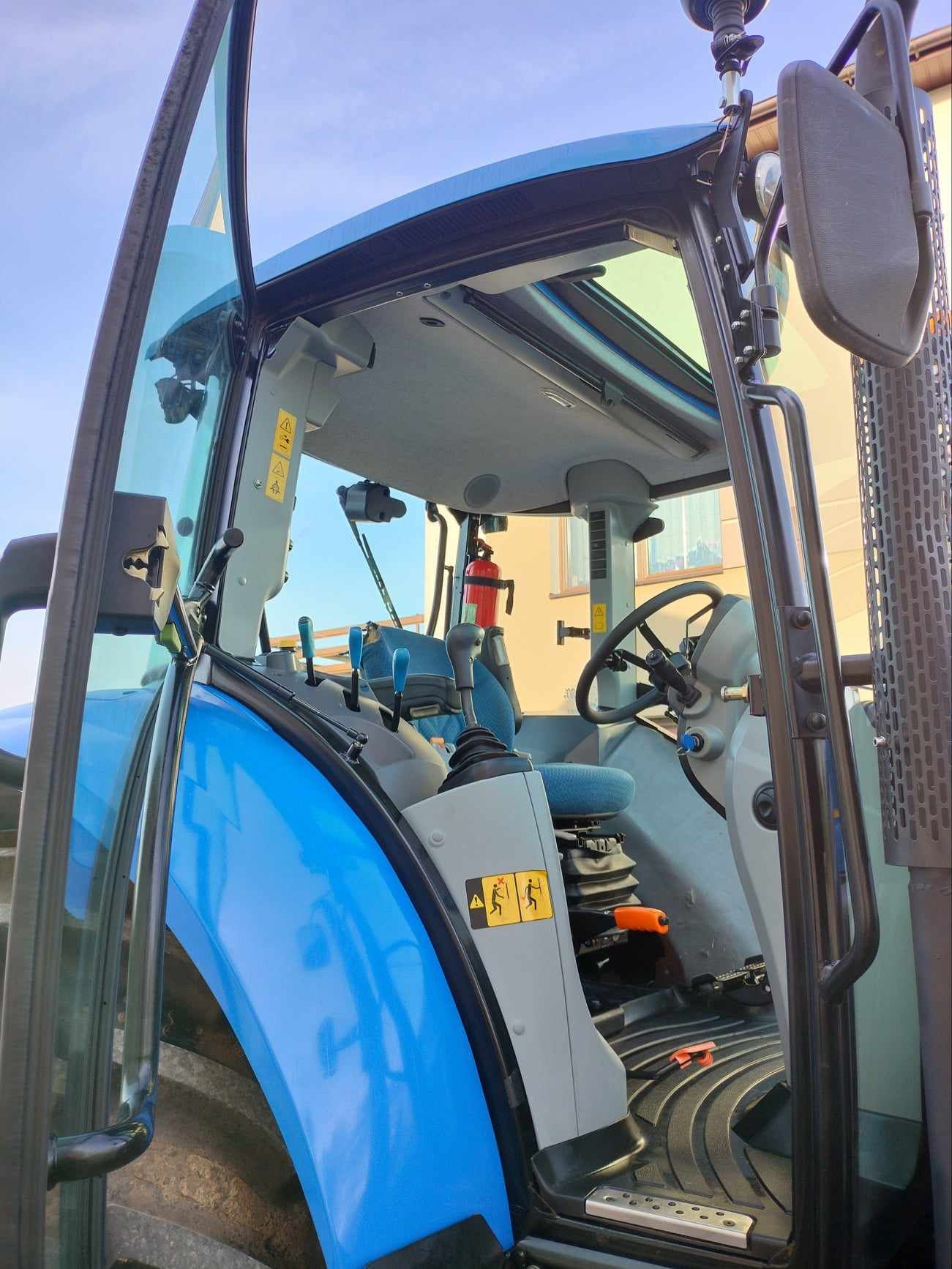 New Holland T 5 ,115 koni