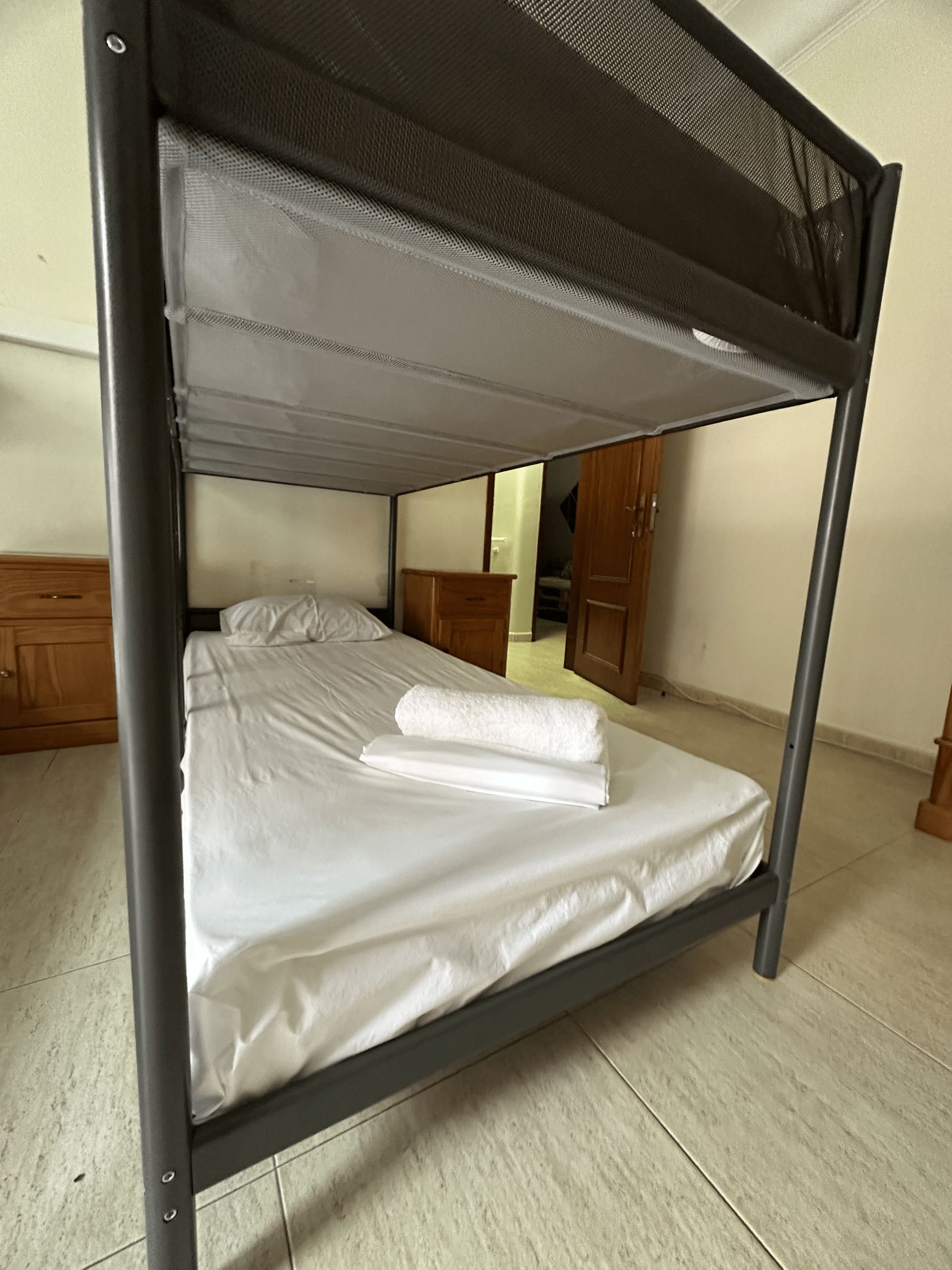 Quarto compartilhado NO CENTRO (SEM CAUÇÃO)
