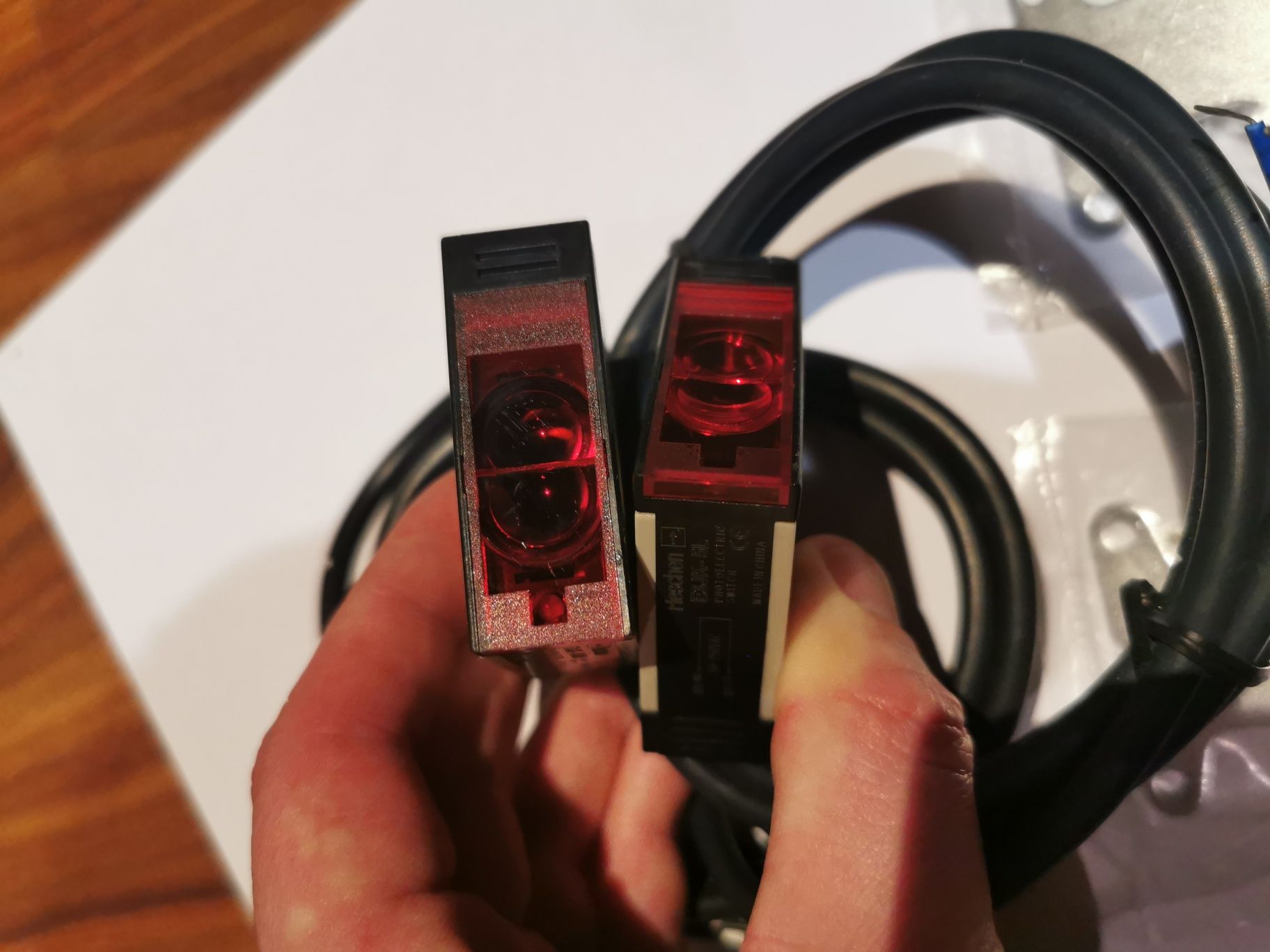 2x Czujniki fotoelektryczne HESCHEN