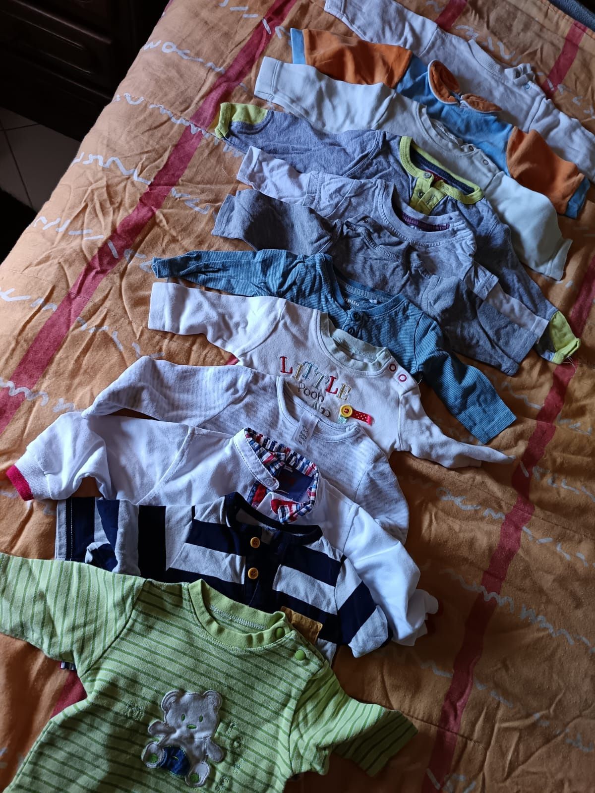 ROUPA BEBÉ 0-6 (algumas até 9) MESES