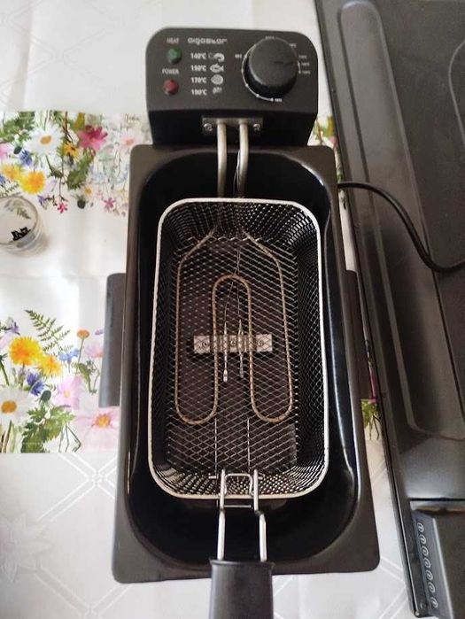 Profesjonalna frytkownica 2200W z koszykiem i termostatem