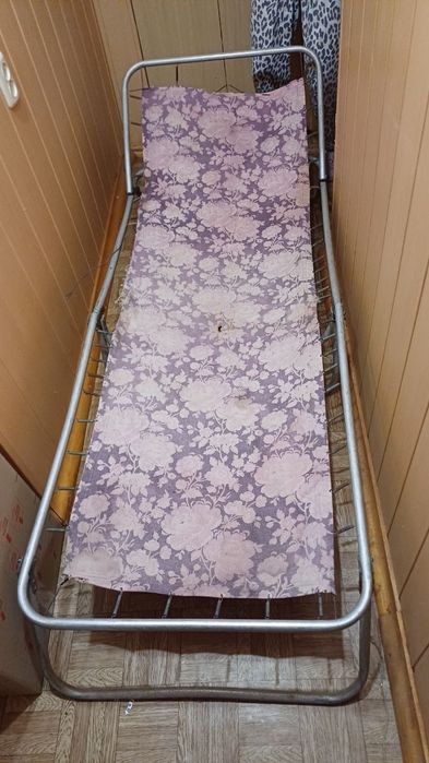 Потужний лежак розкладний, розкладушка