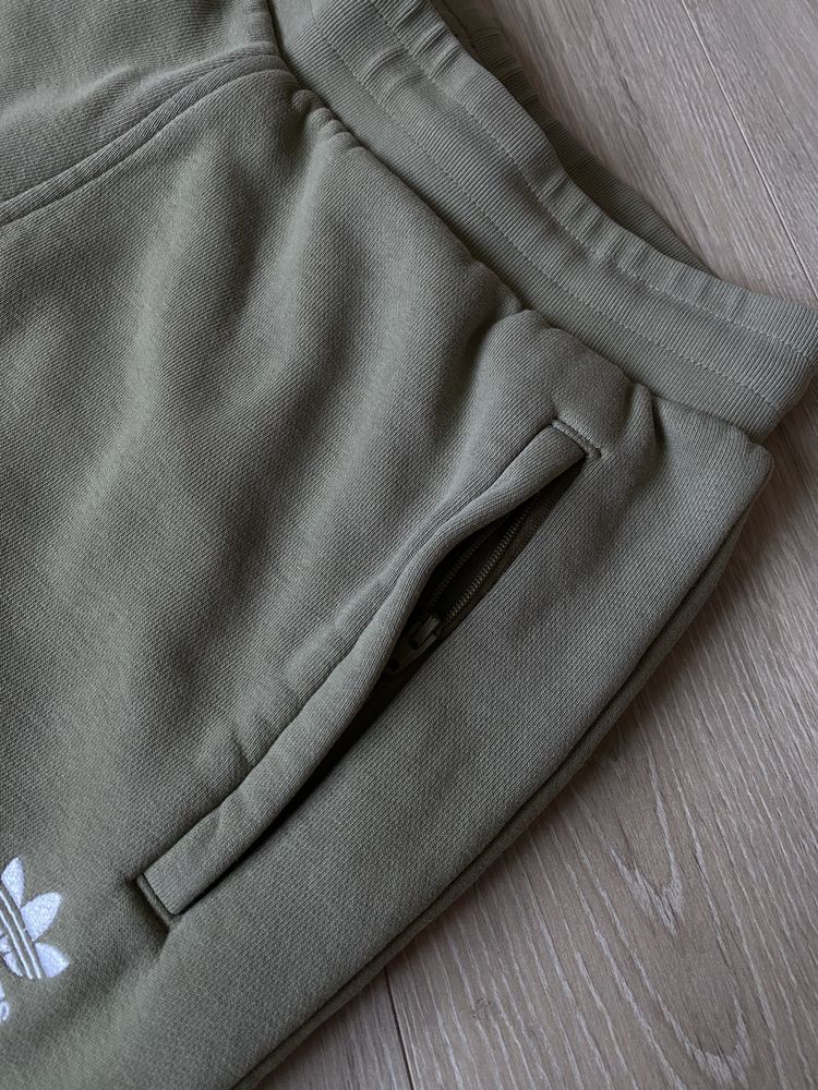 Спортивні штани Adidas Essentials Green Pant