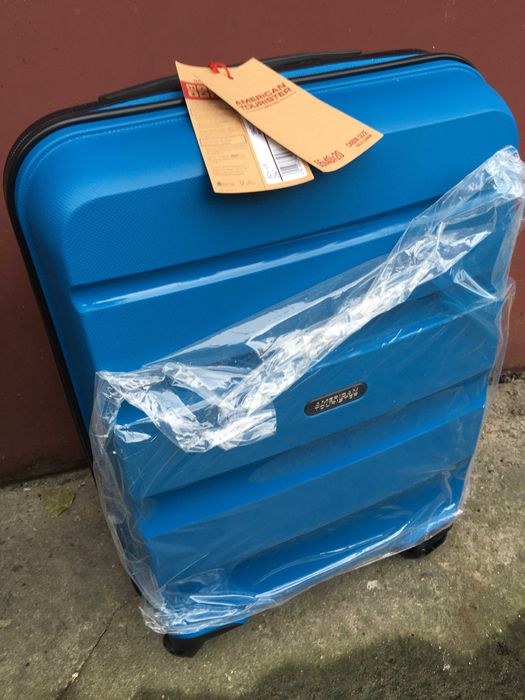 Walizka American Tourister twarda. Bon Air Spinner S. Nowa. 55x40x20.