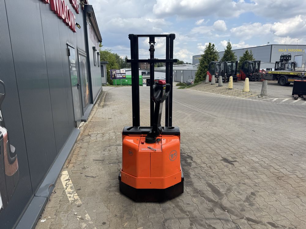 Paleciak elektryczny Toyota BT SWE 1200 kg 290 cm wózek sztaplarka