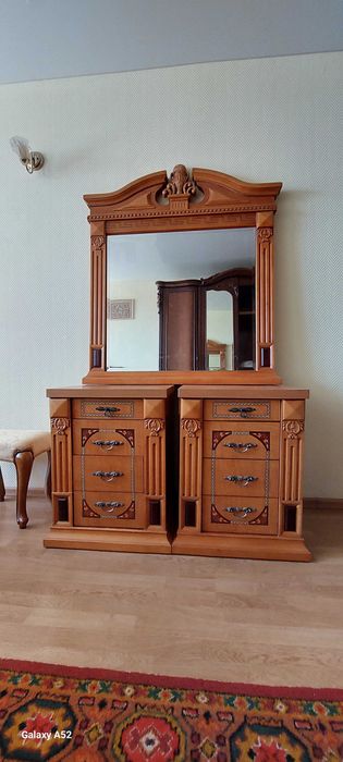 Прекрасный туалетный набор из натурального дерева