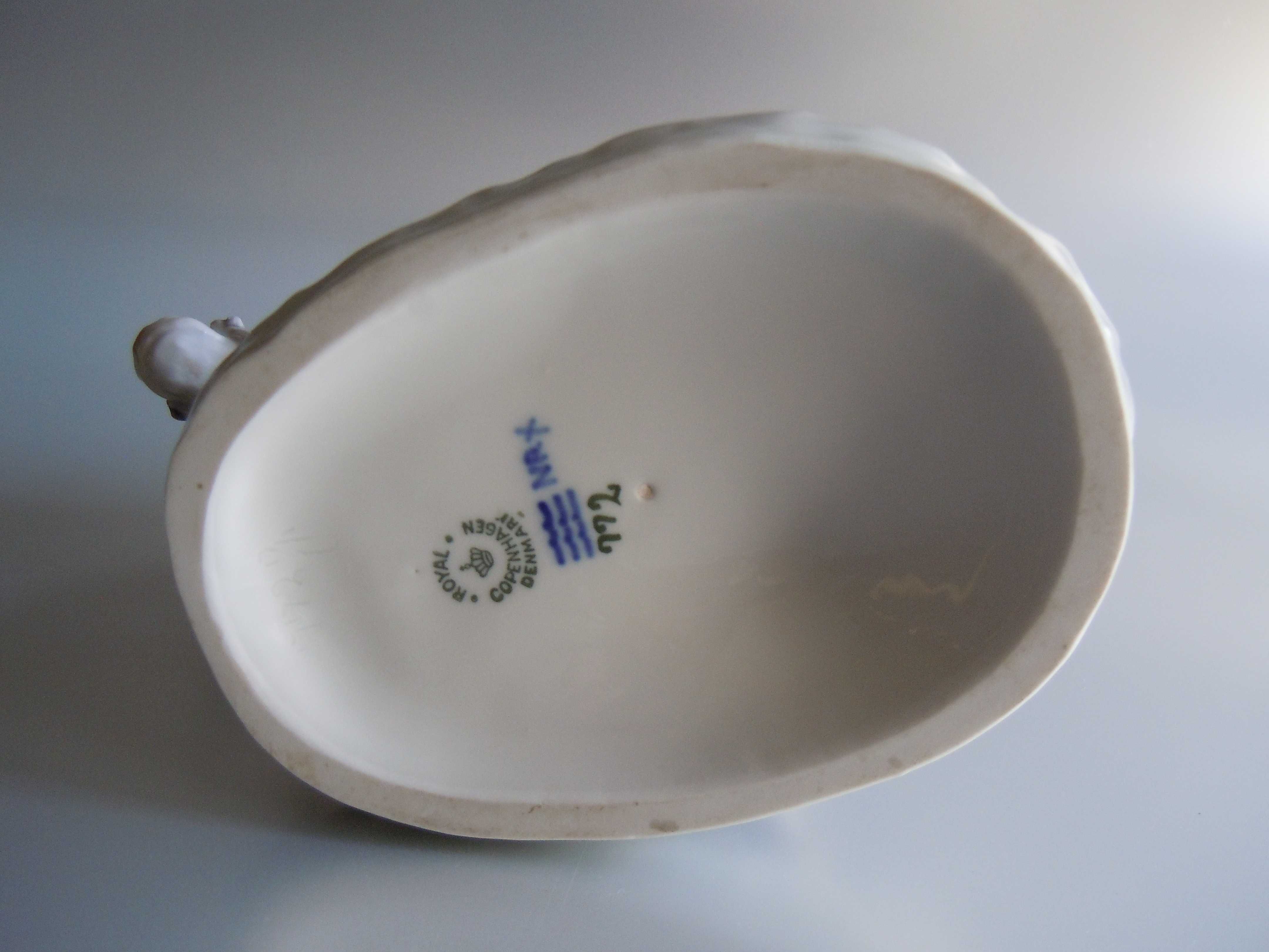 Figurka Royal Copenhagen "Chłopiec z cielakiem" Ch. Thomsen 1960r.