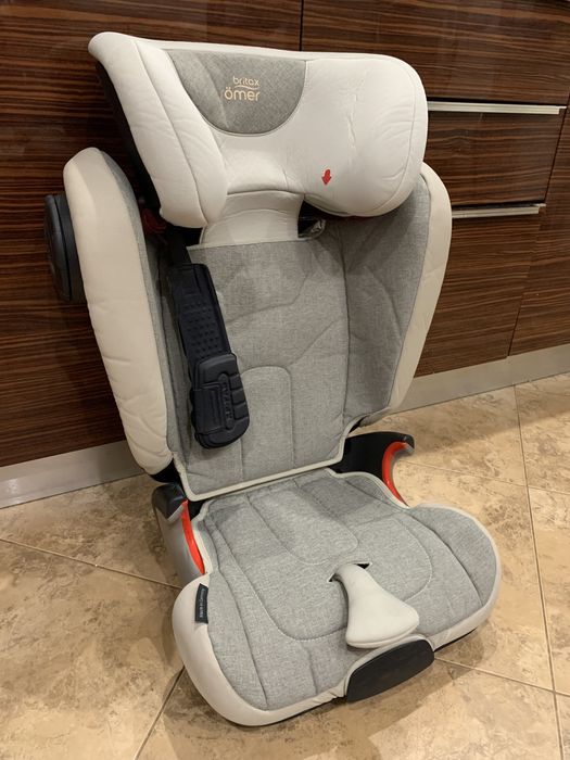 Автокрісло 3-12 років Romer Britax lzofix Ремер автокресло