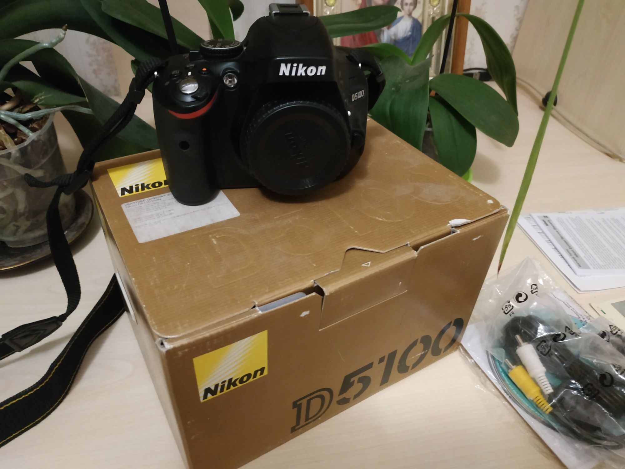 Nikon d5100 BODY (сделано всего лишь 8500 снимков)